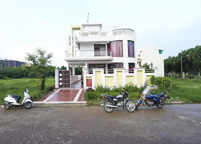 Oyo 18648 Raj Inn