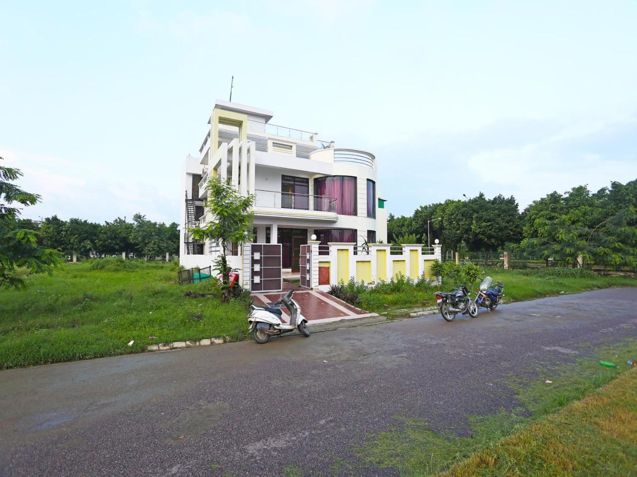 Oyo 18648 Raj Hotel