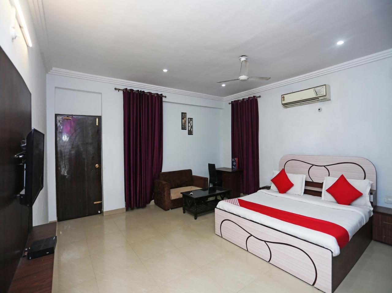 Oyo 18648 Raj Lucknow