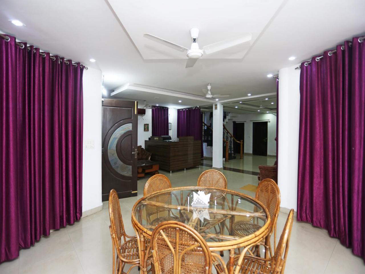 Hotel Oyo 18648 Raj Lucknow