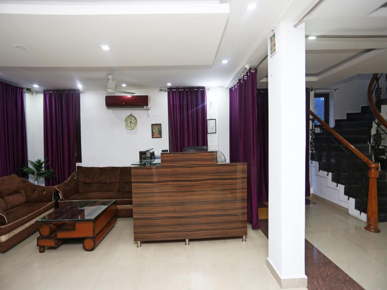 Oyo 18648 Raj Hotel