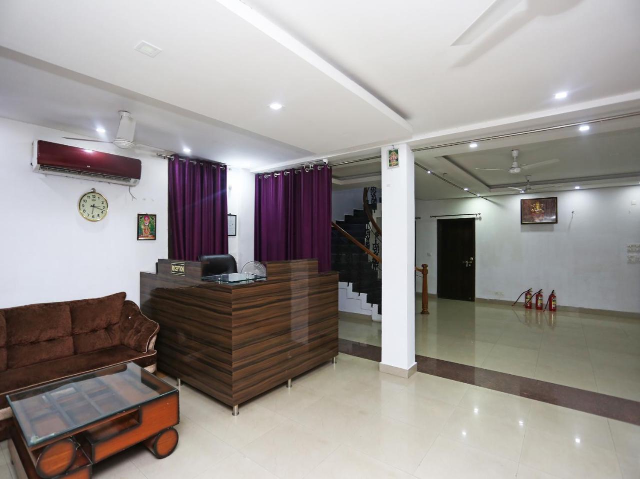 Oyo 18648 Raj