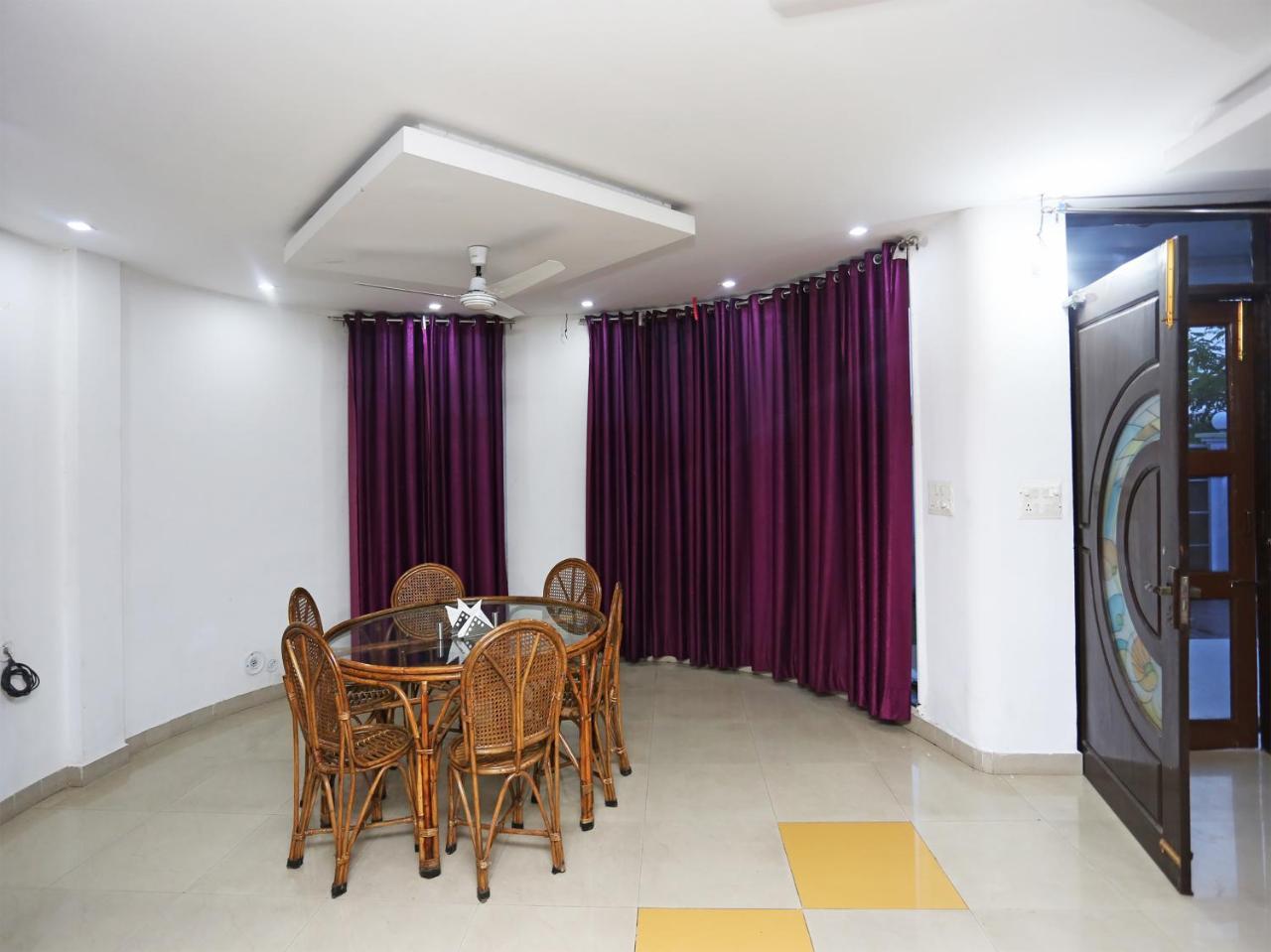Hotel Oyo 18648 Raj Lucknow