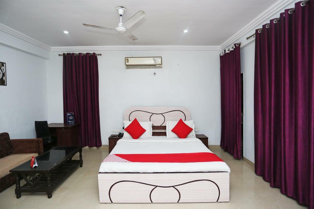 Hotel Oyo 18648 Raj 3*