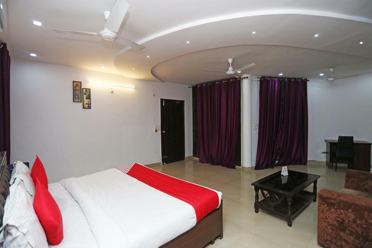Oyo 18648 Raj Hotel