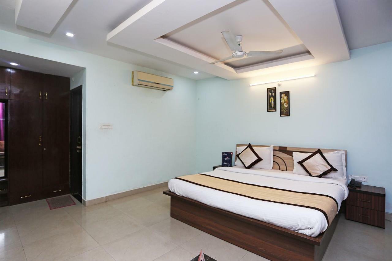 Oyo 18648 Raj Hotel