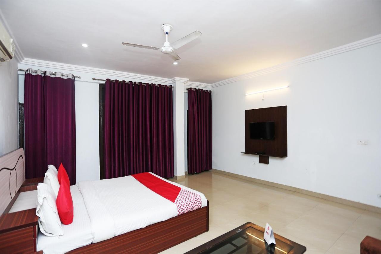 Hotel Oyo 18648 Raj Lucknow